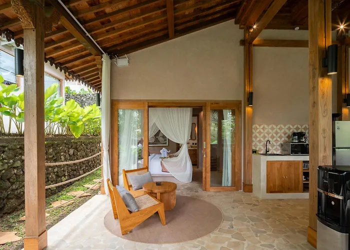 Tebola Village Resort Sidemen